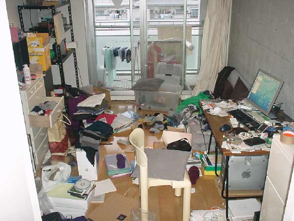 A very messy room